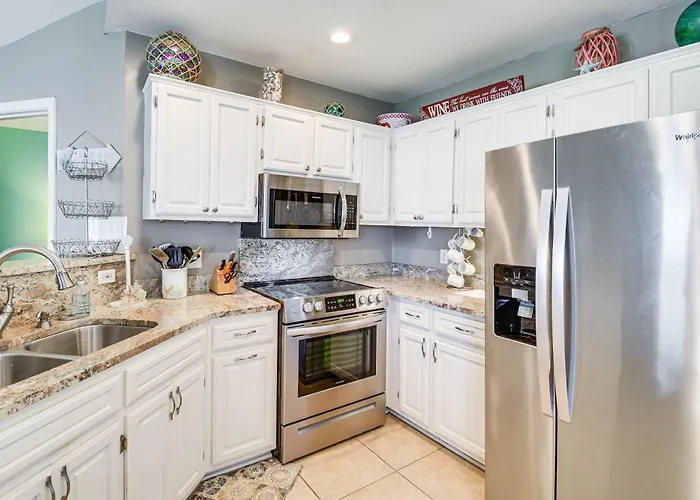 Holiday home 5 Mi To Beach! W/ Pool & Hot Tub *