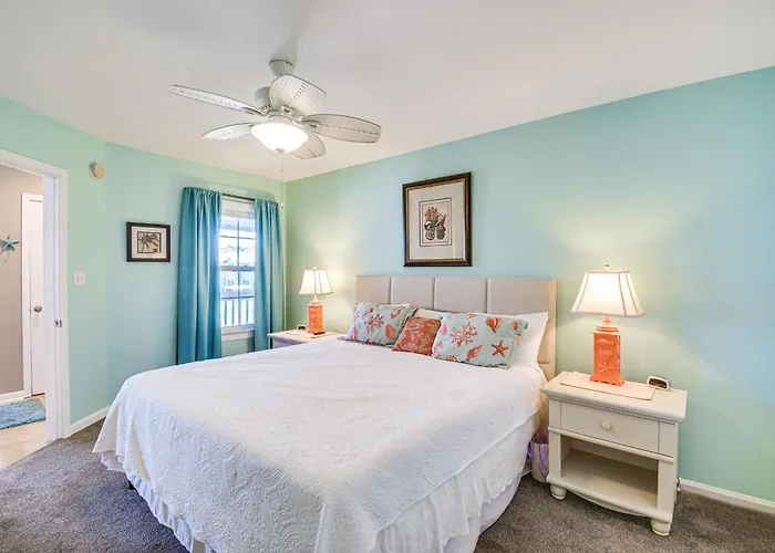 Holiday home 5 Mi To Beach! W/ Pool & Hot Tub *