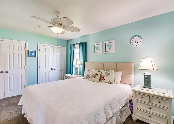 Holiday home 5 Mi To Beach! W/ Pool & Hot Tub